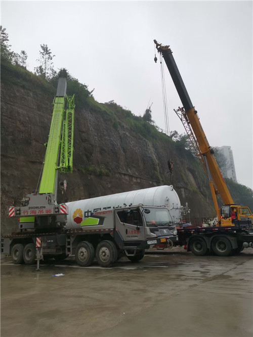 蚌埠市“不怕风雨冻”—— 吊车的 “恶劣环境适应” 技术