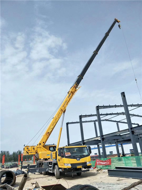 蚌埠市超高层建筑钢结构吊装案例